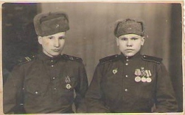 Мой отец Василовский Сергей Николаевич  с  другом 1947 г.