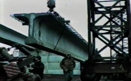Строительство  моста  в Курагино. Монтаж балок. 1996 г.