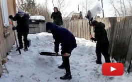 Помощь в уборке снега оказывают курагинские волонтеры